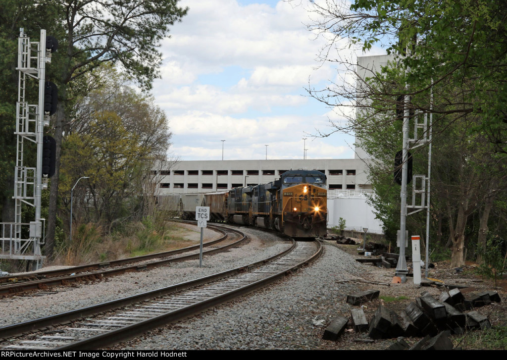 CSX 212 leads train F741-25 at CP Capital